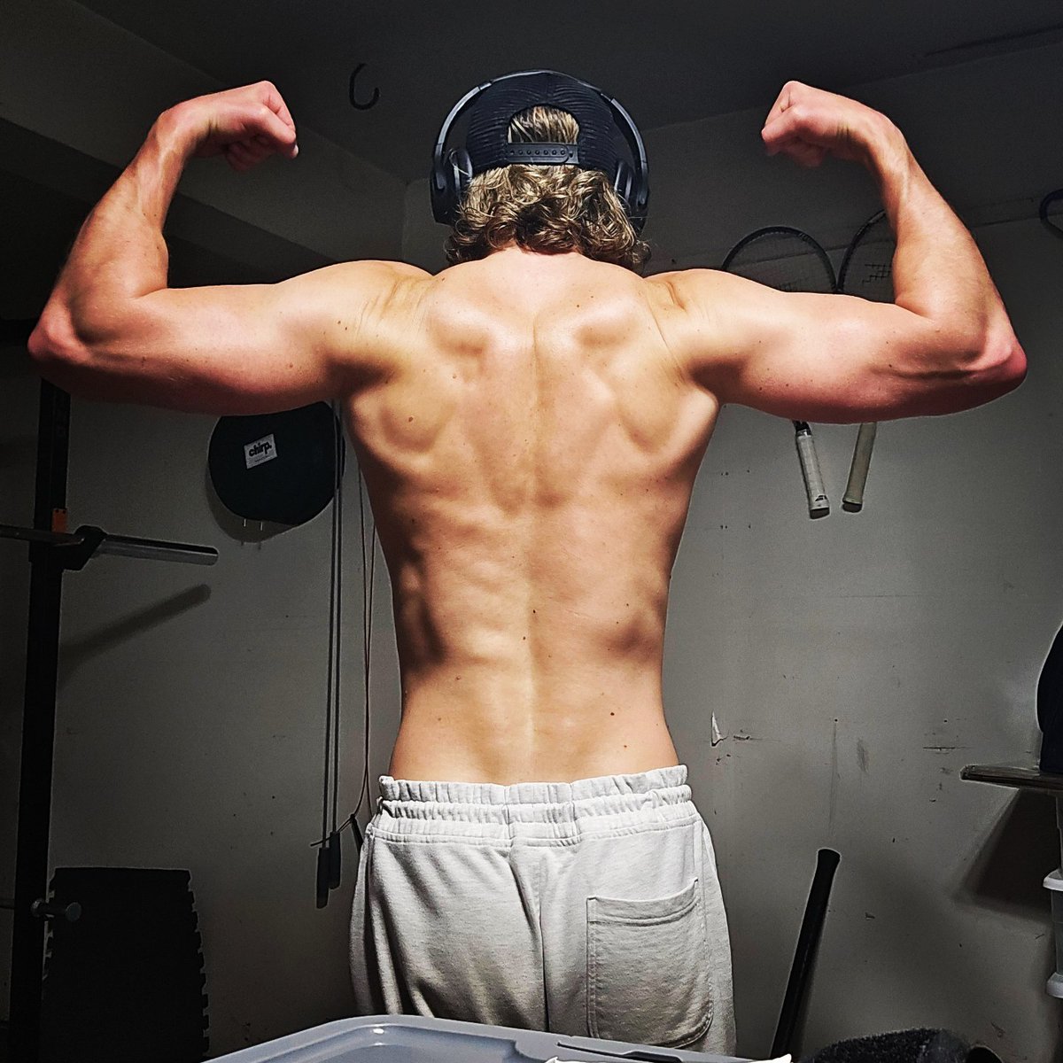 TheGreat_Andini's tweet image. 2019 to 2025. It's been slow, inefficient, and I've only recently been consistent. The lighting is obviously working in my favor, but I still think it's a big improvement. Nothing to do but keep going. #WitcherTraining #DnDFit
