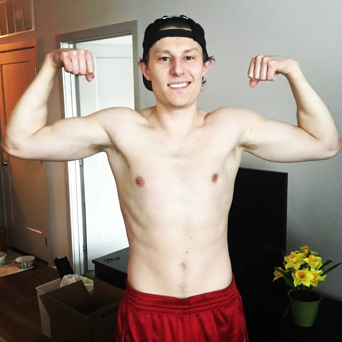 TheGreat_Andini's tweet image. 2019 to 2025. It's been slow, inefficient, and I've only recently been consistent. The lighting is obviously working in my favor, but I still think it's a big improvement. Nothing to do but keep going. #WitcherTraining #DnDFit