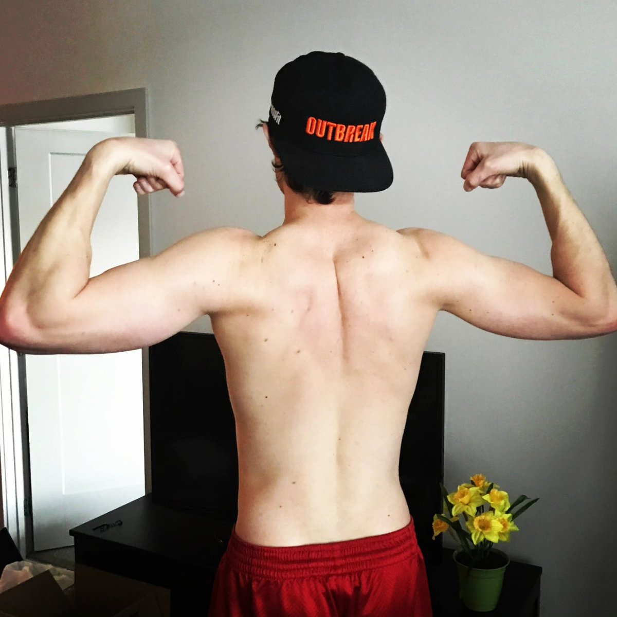 TheGreat_Andini's tweet image. 2019 to 2025. It's been slow, inefficient, and I've only recently been consistent. The lighting is obviously working in my favor, but I still think it's a big improvement. Nothing to do but keep going. #WitcherTraining #DnDFit