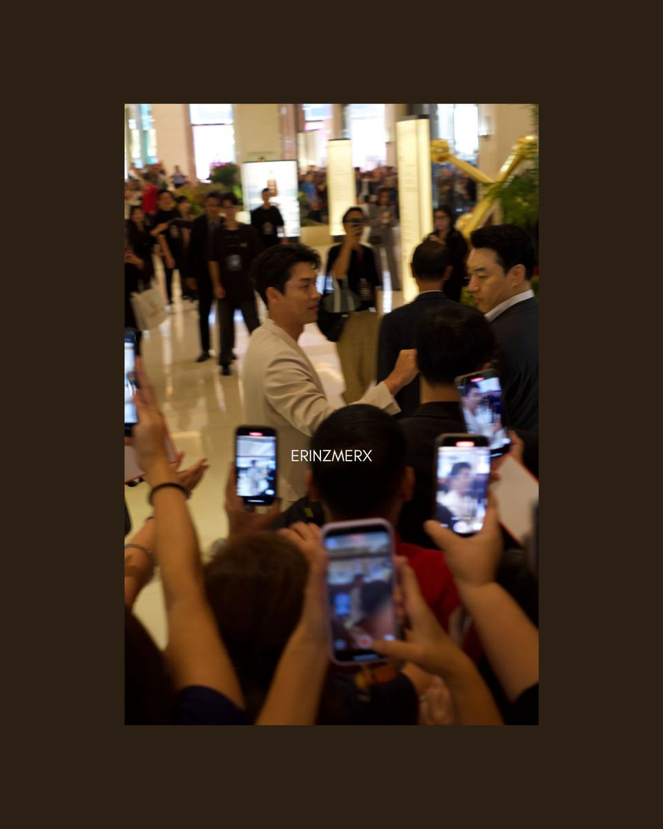 HbOneph's tweet photo. Etched forever in our 🧡🧡🧡 ....
#HyunBinAtSolaire 

CTTO: ErinzMerx https://t.co/0sxxEEHN8b