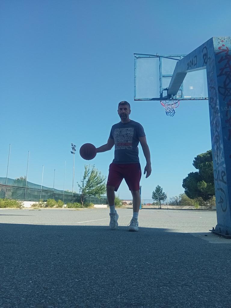 YannisKatsoup's tweet photo. #Summer2025 #workouts #basketball #calisthenics #streetworkout #muscleups #pullups https://t.co/c4FmSt4Njb