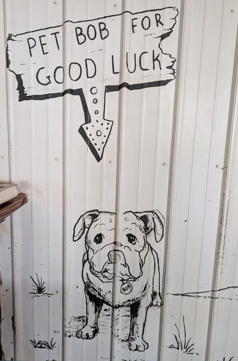 🎨🐕 Spotted in the murals at Vanish Farmwoods Brewery in Leesburg, Virginia, "Bob" is this week's #ArtfulPup. Yes, we petted Bob.

#canineart #dogsinart #intrepidpupYonder