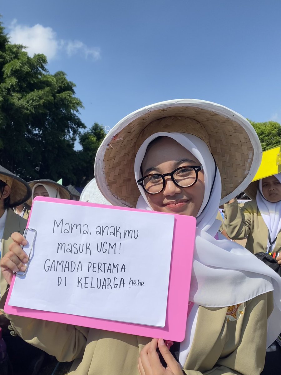 chupyo3o's tweet photo. “bukan mimpinya yang dikecilin, tapi usaha nya yang dibesarin” will always have a special place in my heart terimakasih pionir 2025 https://t.co/cPhlB0I01u