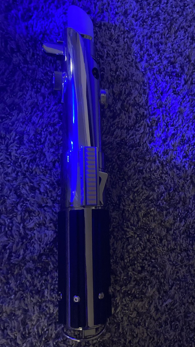 retro_rusty's tweet image. Who’s lightsaber is this?

Anakin, Darth Vader, Luke Skywalker, Finn, Rey, or Kylo Ren