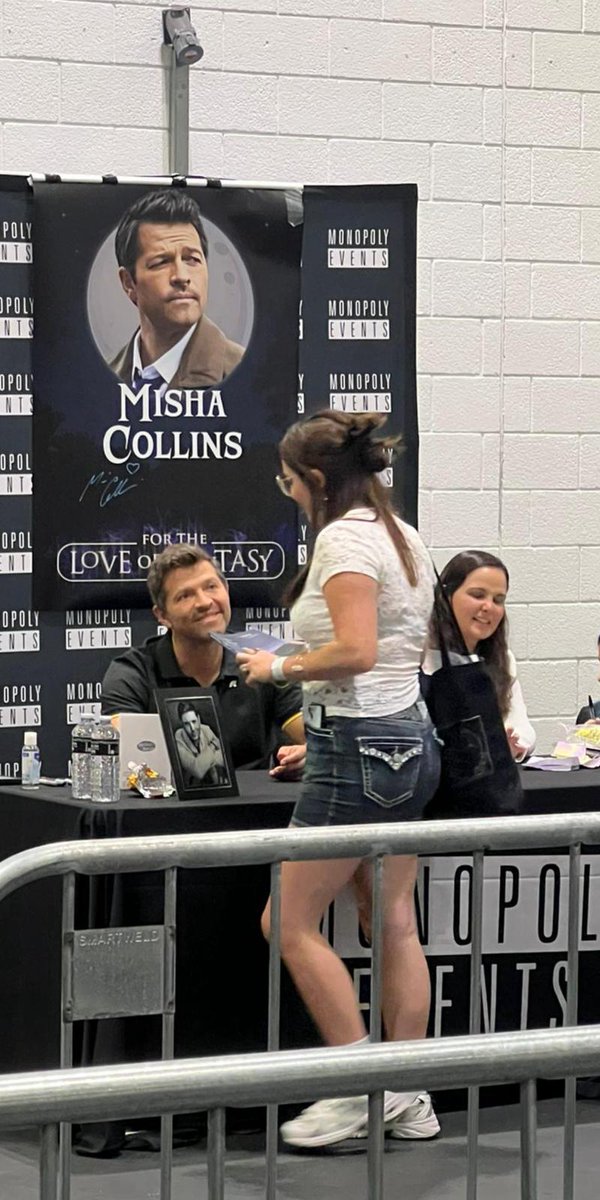SeraphCas111's tweet photo. LMFAOOO MISHA TOOK MY JENSEN PORTRAIT AND HUGGED IT TO HIS CHEST SO NOW ITS JUST STANDING UP AT HIS AUTOS 😭😭😭 #FTLOF https://t.co/ww2A9GeG65