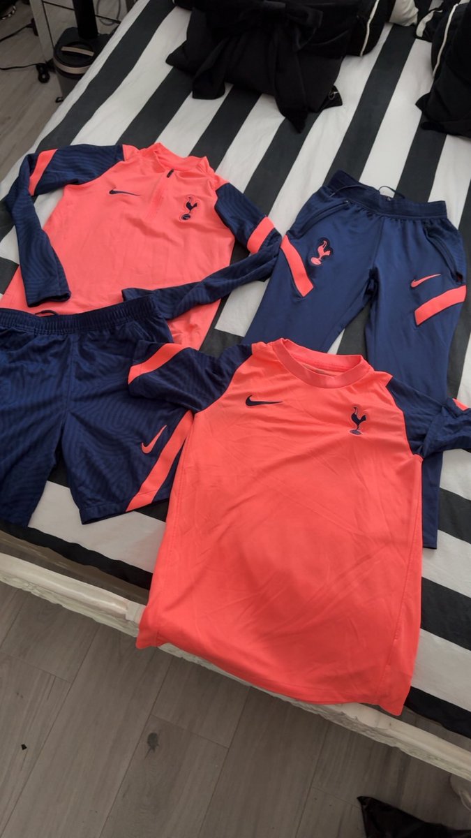 Got a 4 piece spurs training set kids medium boys (fit about 7-8 years) 

My daughter would like to give it away to another little boy/girl for free. 

Drop me a DM if interested. 

Not for re-sale for a child to reuse &amp; be happy to wear 

Thanks 🙏🏼