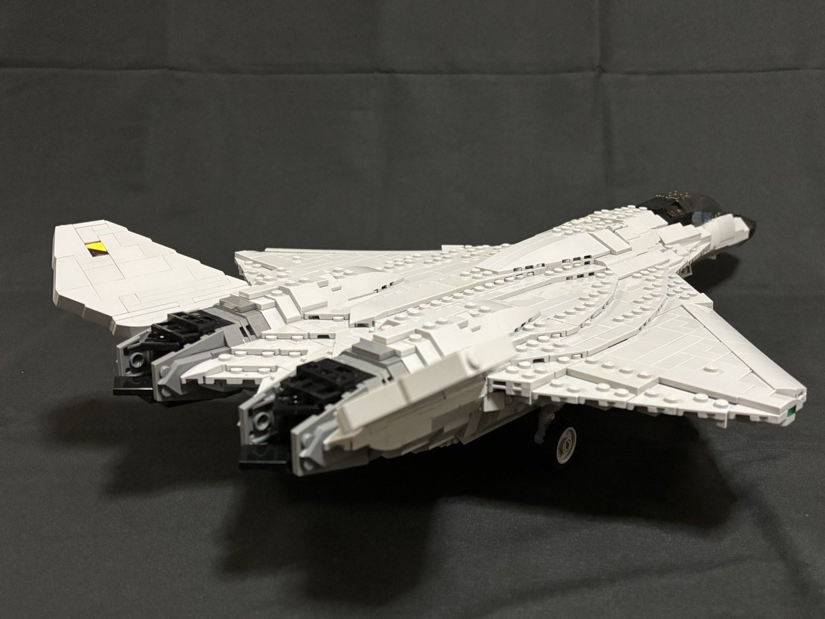 12dayone's tweet photo. 新作戦闘機「NVF-02 Extella(エクステラ)」です。
架空国家空軍の次世代航空機開発計画(通称NOVA計画)に基づいて開発されたステルス戦闘機(第5世代戦闘機)です。
開発元では模索が続く第6世代戦闘機への挑戦も込めて「第5.x世代戦闘機」と称しています。
詳細は追って解説します。
#LEGO
#ミリレゴ https://t.co/morlEemMcz