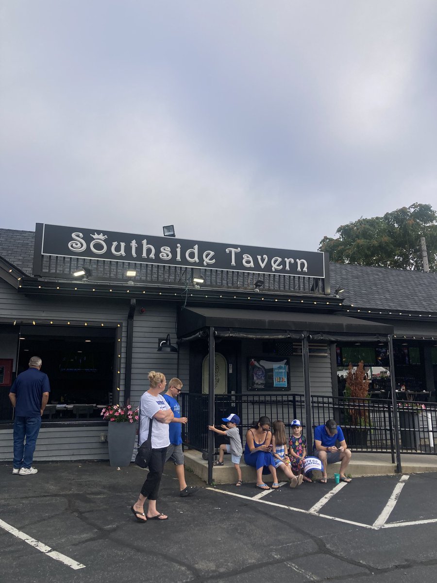 About an hour to go until 9am first pitch for #Braintree little league, and fans are lining up outside #SouthsideTavern! Short turnaround following the big win against Texas last night. #LLWS2025