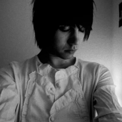 hourly ryan ross tweet media