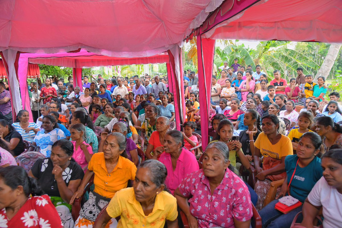 RajapaksaNamal's tweet photo. Today, under our #GaminGamata initiative, we gathered in the Digamadulla electorate of Ampara at the residence of Mr. Upul Priyantha, Divisional Council member for Dematamal Pelassa in Uhana. Thank you for hosting us at your residence and for your continued commitment to uplifting rural communities.