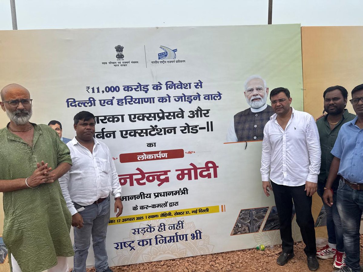 Ramavat44202256's tweet photo. विकसित भारत विकसित दिल्ली की दिशा में ऐतिहासिक कदम 🇮🇳 हमारे माननीय विधायक श्री Arvinder Singh Lovely जी के आह्वान पर भाई सुंदर नागर जी ने मित्रों व कार्यकर्ताओं संग प्रधानमंत्री श्री Narendra Modi जी के उद्घाटन कार्यक्रम में भाग लेकर इस गौरवशाली क्षण का हिस्सा बने #ViksitDilli https://t.co/kzCtCrYYv5