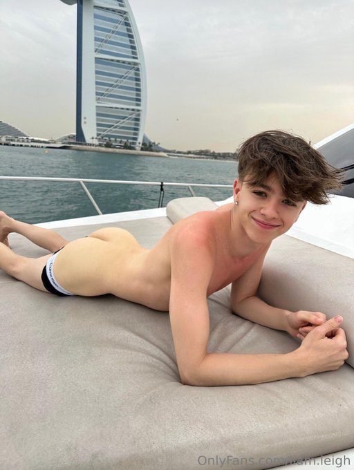 Watch LegalTwinkiie's leaked NSFW photo on TwXstars