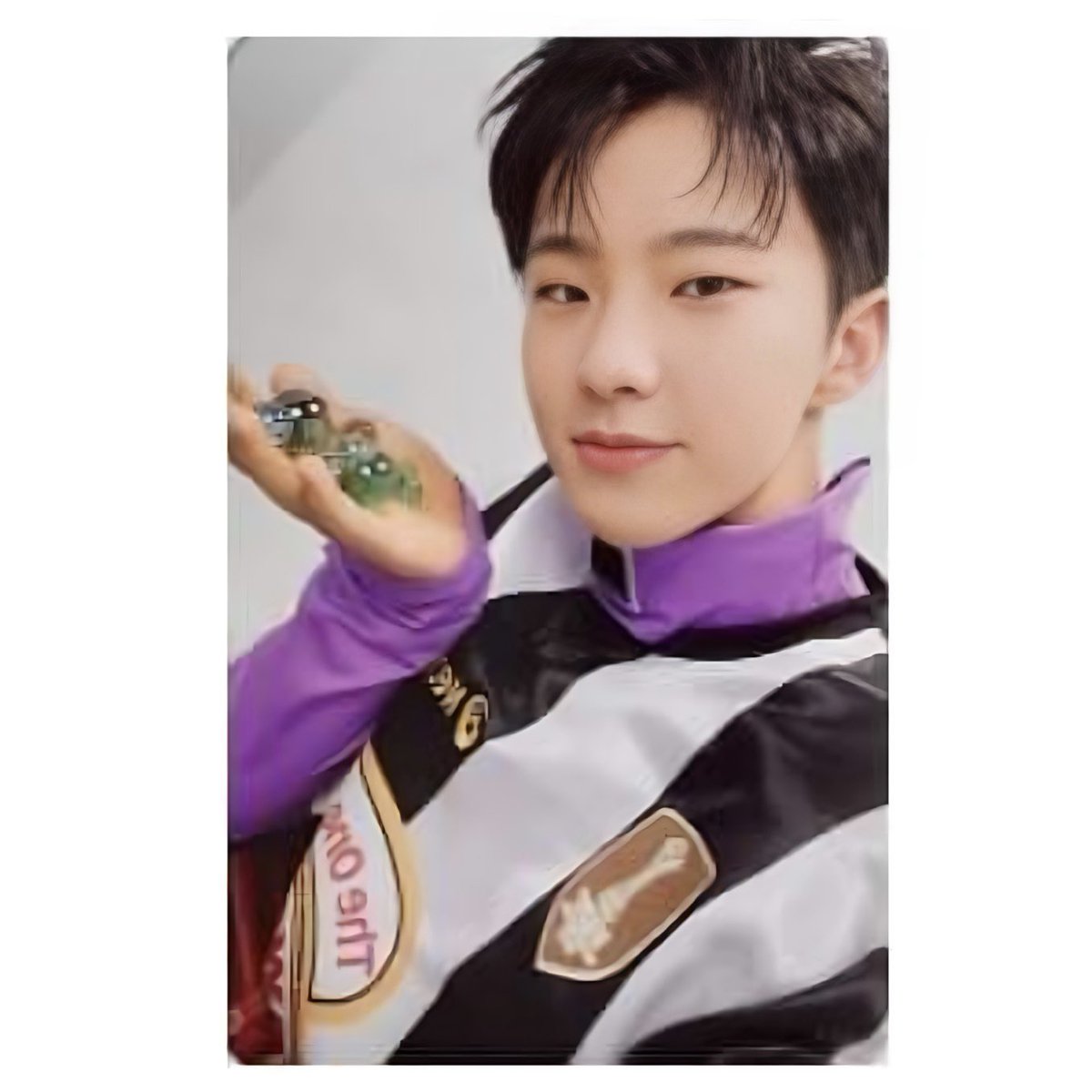 whatsja_'s tweet photo. wts lfb seventeen hoshi &amp; jeonghan pc 
– both onhand, mint condition
– hoshi 150 / jeonghan 100 
– tingi, prio set taker; 3 days to 1 week dop w 50% nrdp 
– dm or mine to claim! 

# hoshi jolens bss wind jeonghan dear flower ver rpc svt seventeen https://t.co/IxfpscXPCj