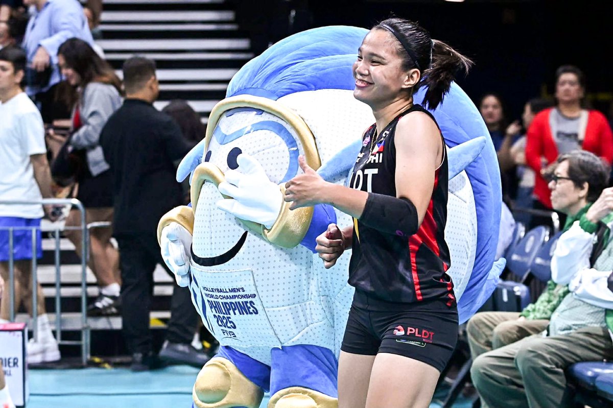 ⚡ Men's World Champs fever hit the #PVL2025 Finals as Hataw joined the celebration! 🏐 Did you spot him? Catch the action this Sept 12–28 at SM MOA Arena &amp; Smart Araneta Coliseum! 🎟 Tickets: philippineswch2025.com