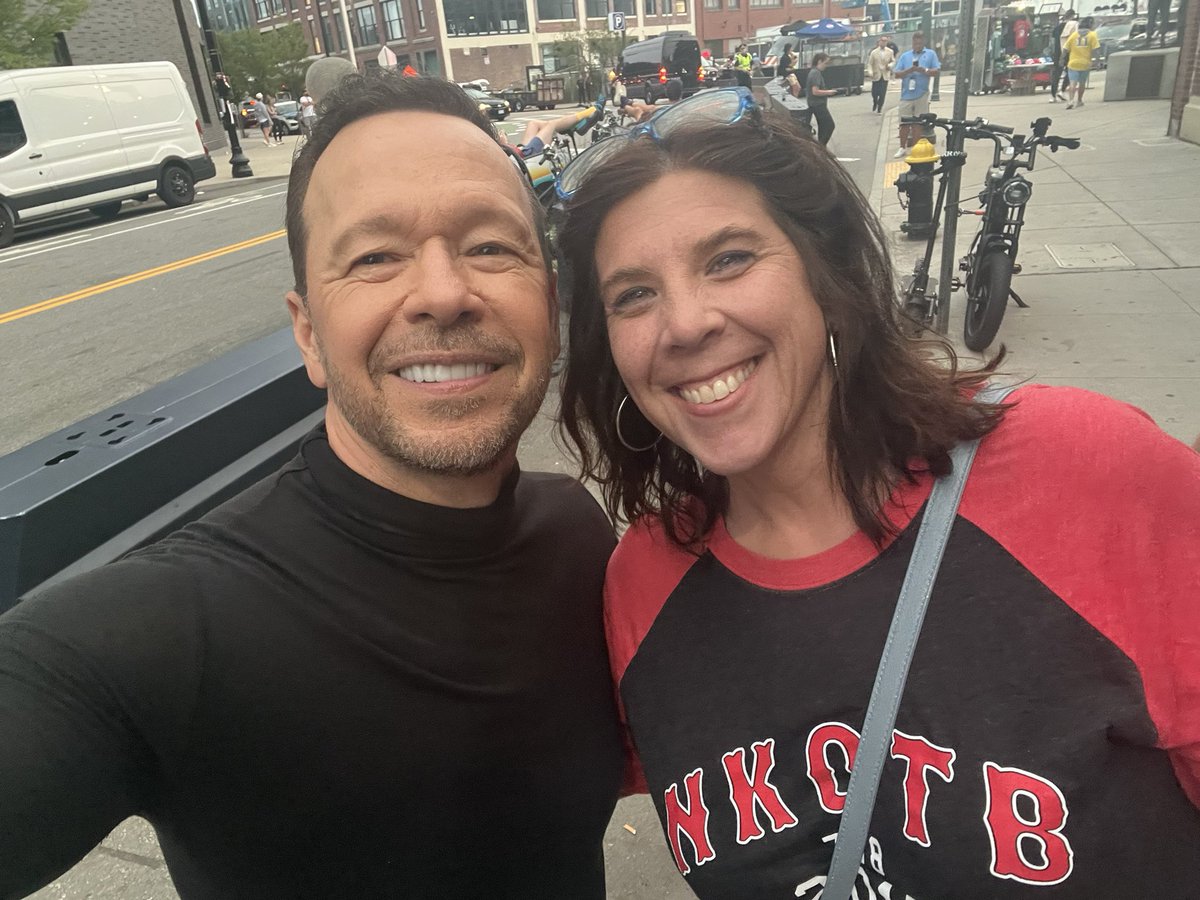 EditorDenise's tweet photo. @DonnieWahlberg, you are the most humble, selfless man! To know you is to love you! Wishing you the happiest birthday! 🥰 🧁🎉🥳 https://t.co/p6IT8WaHjd