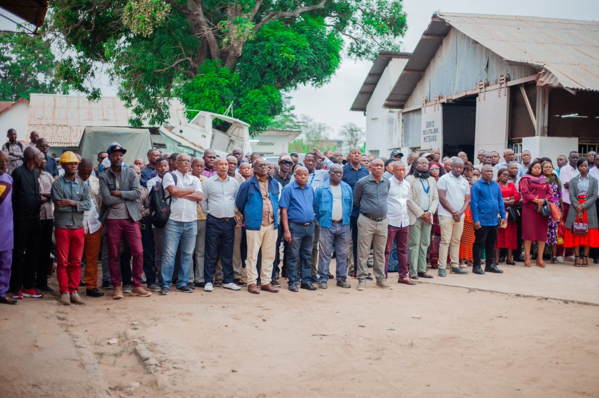 🇨🇩Le salut au drapeau: un symbole de cohésion et d respect des valeurs républicaines.

Ce temps fort illustre notre engagement quotidien au service de la nation et symbolise l’unité, la fierté et la responsabilité qui guident chacune de nos actions.

#JBKW #LeadershipFéminin #RDC