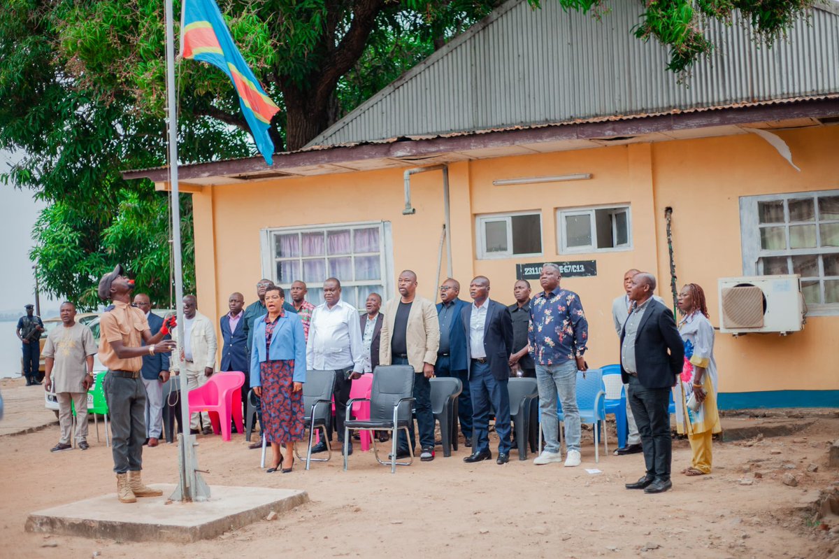 JeanneKawanda's tweet photo. 🇨🇩Le salut au drapeau: un symbole de cohésion et d respect des valeurs républicaines.
Ce temps fort illustre notre engagement quotidien au service de la nation et symbolise l’unité, la fierté et la responsabilité qui guident chacune de nos actions.
#JBKW #LeadershipFéminin #RDC https://t.co/bEKLKWciu4