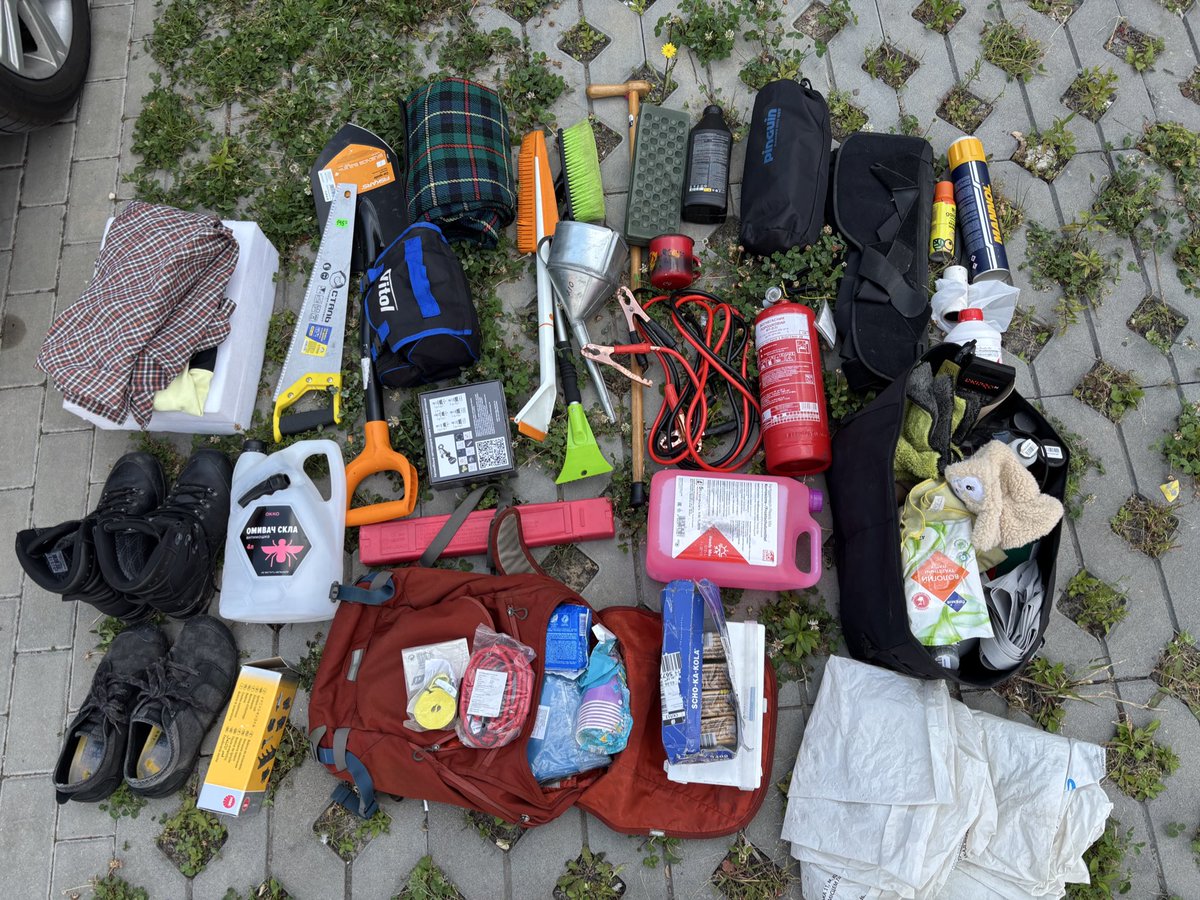 Надивився фото вмісту бананок і вирішив навести порядки в багажнику. Прокляття великих ємностей як є