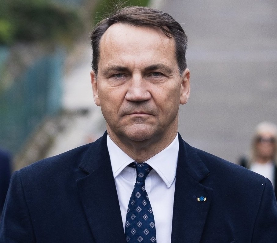 Pablo #Trzaskowski2025 (@nigdywiecejpis) on Twitter photo Wicepremier Radosław Sikorski będzie reprezentować Polskę na rozmowach "koalicji chętnych". 🇵🇱❤️ Wicepremier Radosław Sikorski będzie reprezentować Polskę na rozmowach "koalicji chętnych". 🇵🇱❤️