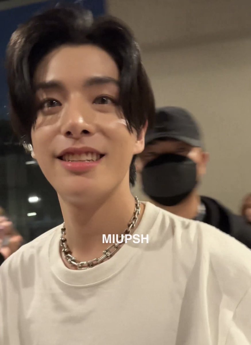 팬들 보는 눈이 너무초롱초롱해 이 눈을 보고도 어떻게 사랑하지않을수가잇어 ㅜㅜㅜ