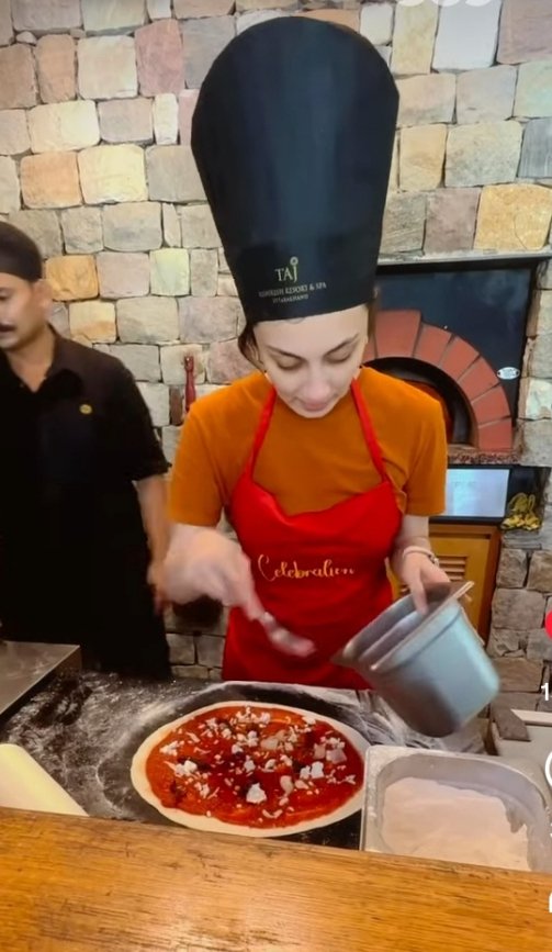 hello dear pizza fairy <a href="/dharal_surelia/">D | ⏳</a> 😭🍕👩🏻‍🍳
