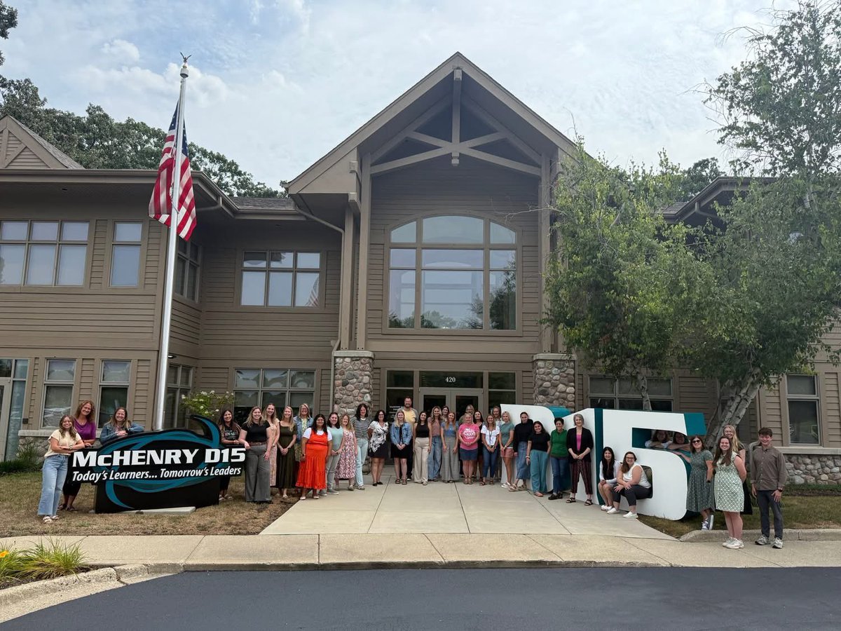 We welcomed our new teachers last week! Our theme for the year, Language Landscapers, has given me the opportunity to combine two of my loves; Language learning and gardening! Our new DL teachers are already blowing me away!@School_D15 #languagelandscapers #cultivatebilingualism