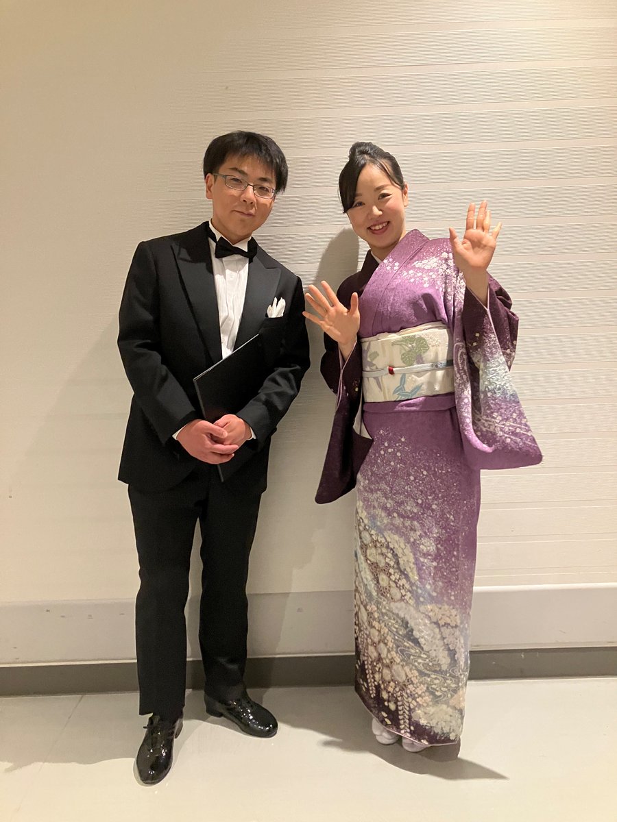 シンセサイザーの古垣未来さんと。シンセならではの音がカッコよかったです！共通のお友達がいて最後に、わー！となりました。男性コーラスには知り合いの、テノール歌手であり、尺八奏者の阿部大輔さんが！コーラスの迫力も素晴らしかったです。皆様お疲れ様でした！！#狩猟音楽祭2025