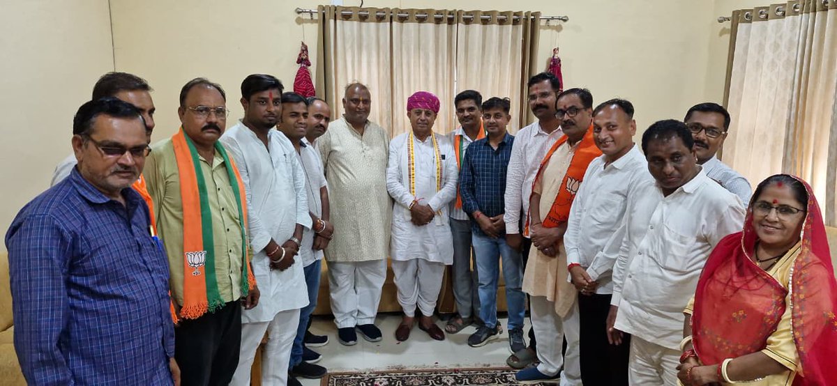 gssjalore's tweet image. आज जालोर सर्किट हाउस में माननीय श्री भागीरथ जी चौधरी का (कृषि राज्य मंत्री, भारत सरकार) राजस्थानी साफा पहनाकर हार्दिक स्वागत करने का सौभाग्य प्राप्त हुआ। 
#gssjalore