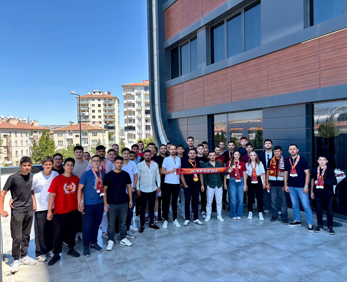 GALATASARAY zaten çok büyük ama daha da büyük yapacağız..
#uAYurtiçi
#ultrAslanKayseri 
#Hedef26
#HedefAvrupa