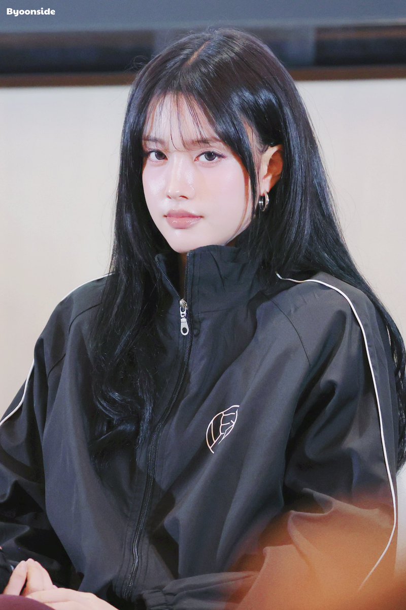 250817

😉😉

#스테이씨 #STAYC 
#윤 #Yoon #자윤 #심자윤