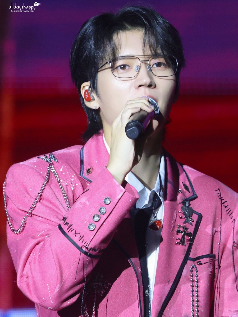 alldayshappy1's tweet image. 250817 식목일5 DAY2, Tree High School, 나무高 🌳

핑크자켓에 오브제 엄청 달고 있어도… 우현이 얼굴에 제일 화려햐

#남우현 #NAMWOOHYUN #인피니트 #INFINITE #NWH_5TH_SOLO_CONCERT
#식목일5 #TREE_HIGH_SCHOOL #나무高 #나무고등학교