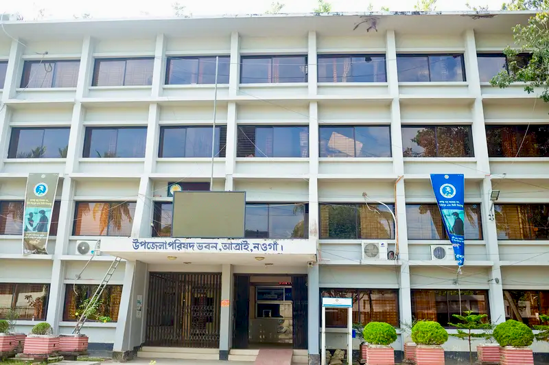 আত্রাইয়ে ইউএনও-এসিল্যান্ড নেই, প্রশাসনিক সেবায় চরম দুর্ভোগ