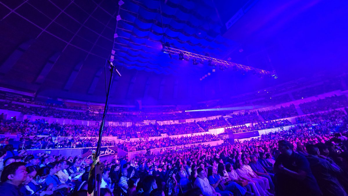 philconcerts's tweet photo. Massive crowd tonight for #WishDateLoveTales at the Araneta Coliseum.

@KDRMusicHouse @wish1075 https://t.co/H8ru80AMwr