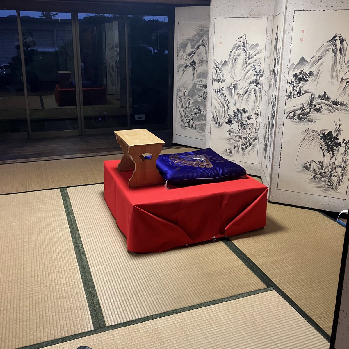 kaoru_kokun's tweet photo. 明日の18:00からです！
集団コント執筆しておりますが、いま岡山県に拉致られています🍑是非！ https://t.co/M7QYScHHVo