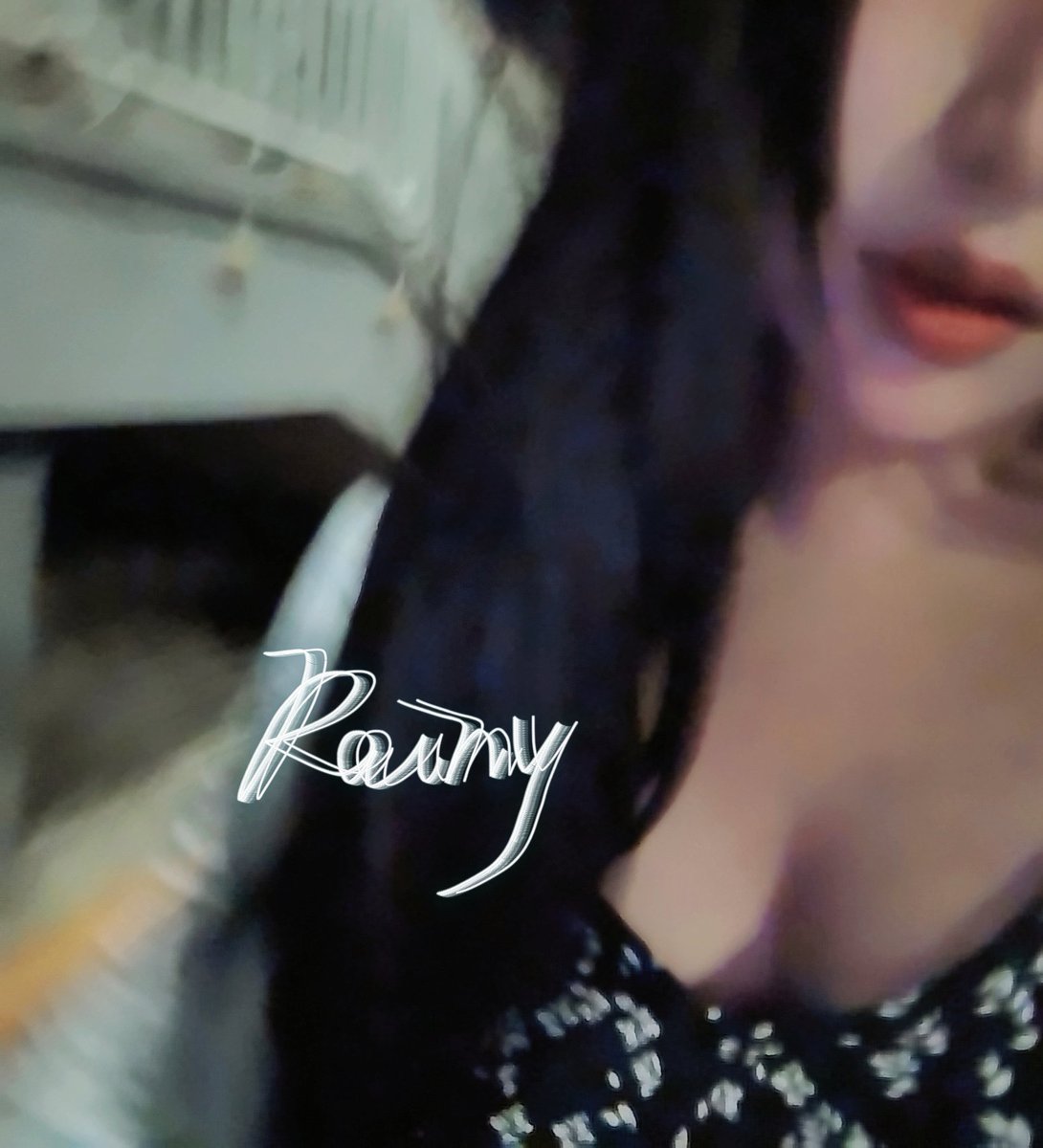 朦朦胧胧的氛围感😋
（其实是喝醉了手机拿不稳在路上乱拍）
看得出很性感漂亮就对了嘻嘻
＃反差 ＃小狗日记 ＃羞辱