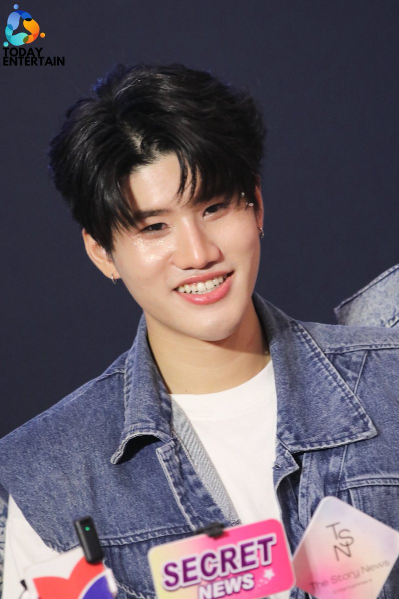 “สกาย ชัยธวัช”บ็อกบ็อก ชวนดู DogBro EP.4 "หมาน้องเดอะซีรีส์ EP.4 พร้อมนักแสดง และ คุณนิรันดร์" 

#DogBro #หมาน้องเดอะซีรี่ส์
#DogBroEP4
#skychaithawat #สกายชัยธวัช