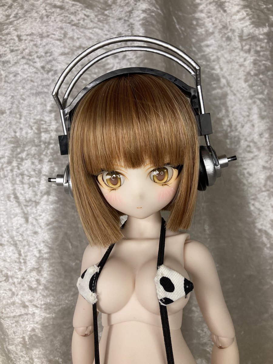 お盆休みで時間が作れたので、最近買ったフィギュアの衣装を作ってみました。
それとそに子的なヘッドフォンも作ってみました。
レンちゃん、可愛いよ。