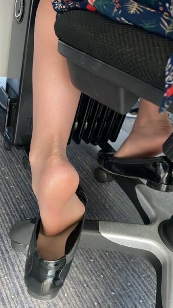 Shoeplay addict 👠 tweet media