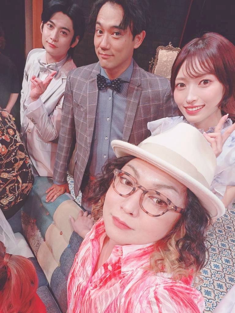 maho_yamaguchi's tweet photo. #舞台HOUSE2
3日目ありがとうございました！
写真はお化けではない人間組です🕺
明後日の公演も観にきてね〜👻🤍 https://t.co/Sw0eunyGkm