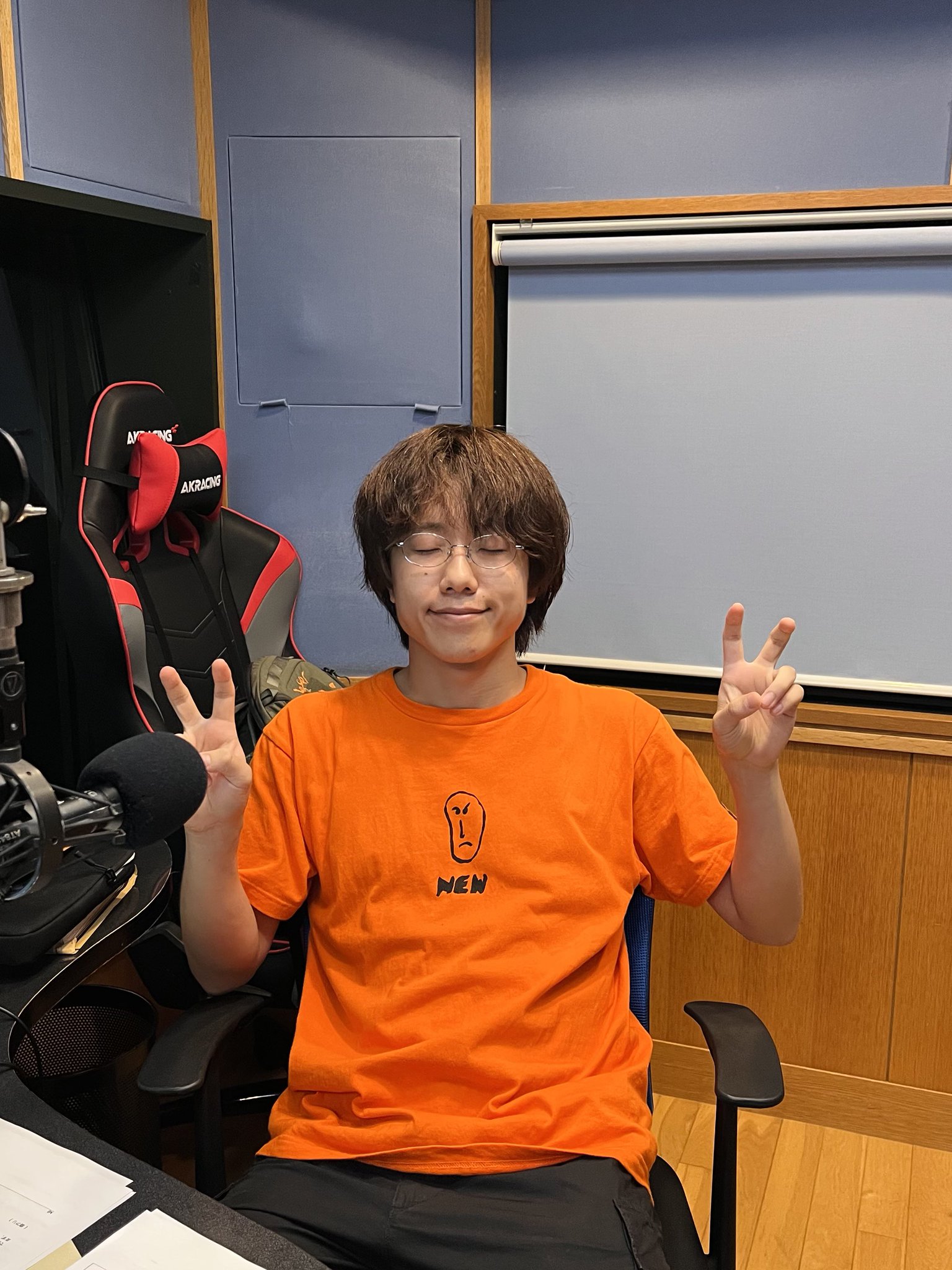 FM802 on X: 