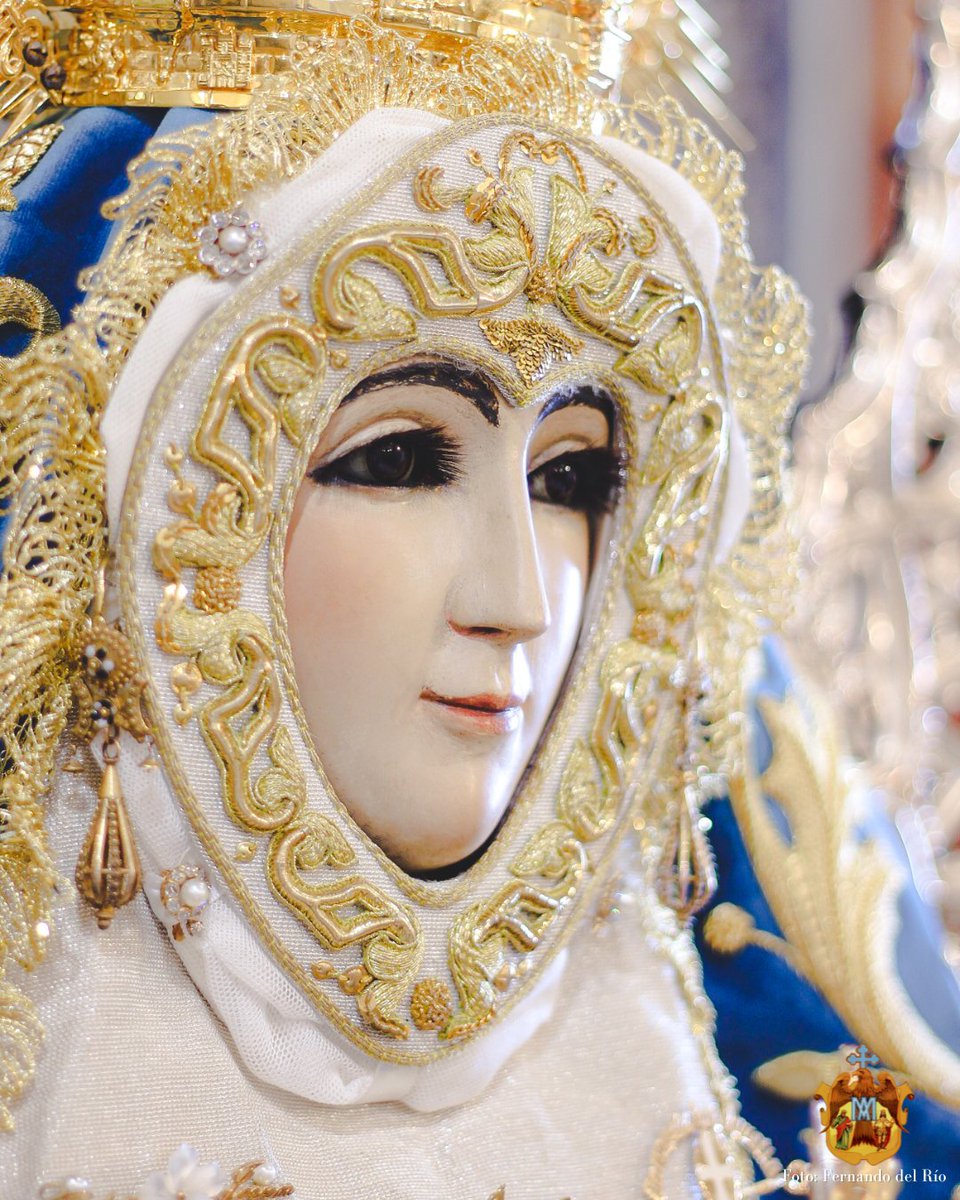 🔵 Santa María del Águila Coronada se presenta expuesta en devoto besamanos. 

El Santuario permanecerá abierto de 19 a 21:30 horas para la veneración de los fieles y devotos.

📷 Rubén Díaz y Fernando del Río 

#XXVÁguilaCoronada #VirgenDelÁguila #PatronaDeAlcalá