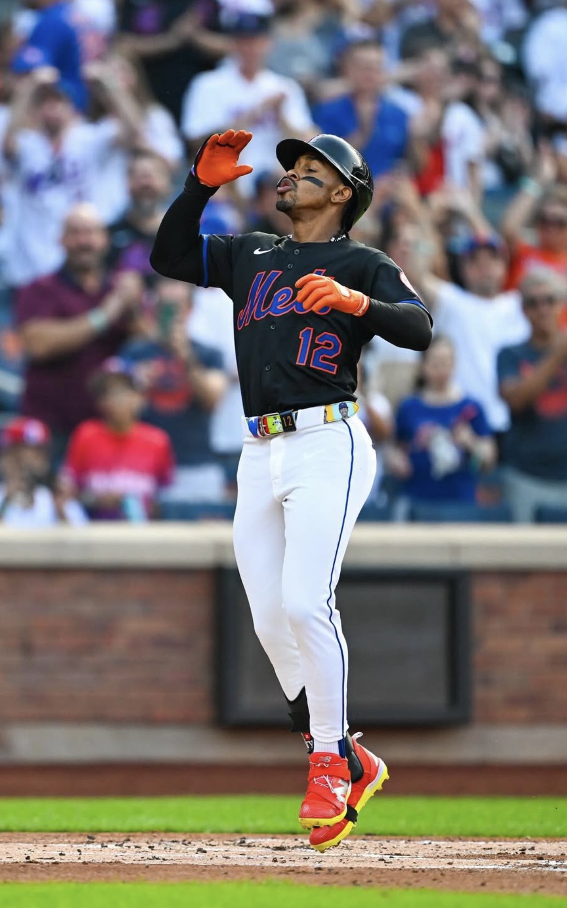 GyjiO1FaIAA22Yu?format=jpg&name=large Francisco Lindor’s Emotional Surprise: His Daughter Secretly Captures His Gameday Arrival — and His Reaction Says It All