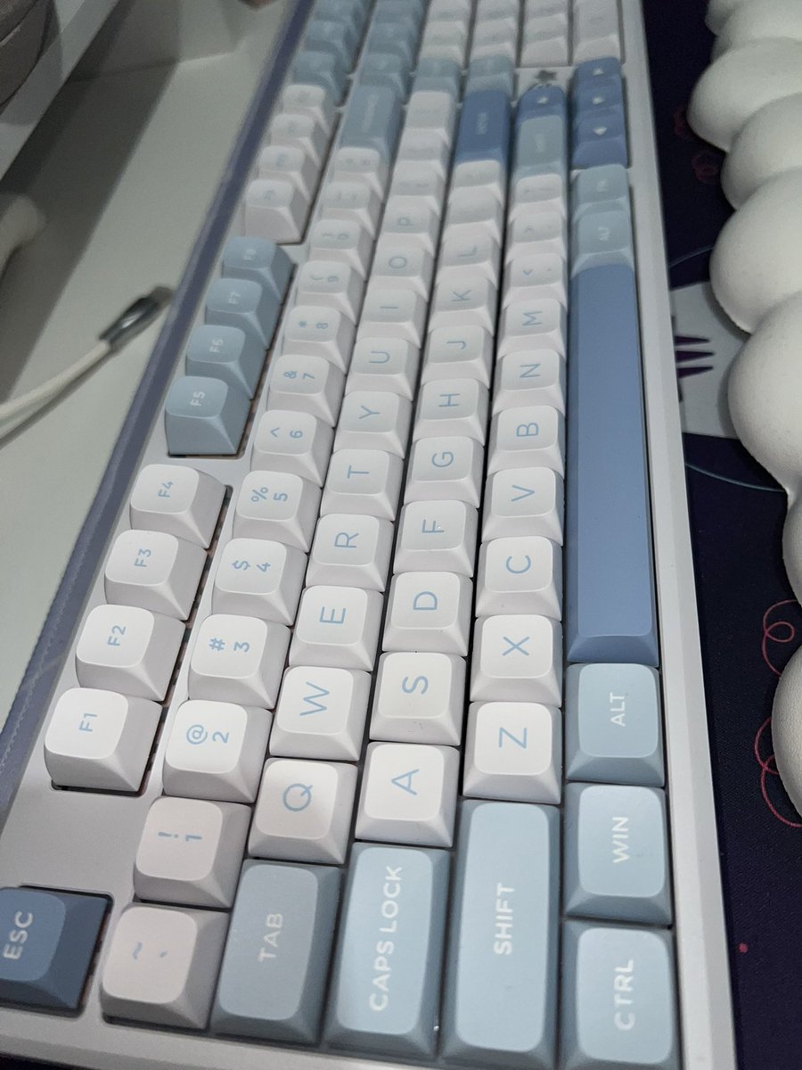 1C3_17's tweet photo. ส่งต่อคีย์บอร์ด Dekay Galaxy 100 ครับ สภาพใหม่มาก เหมือนไม่ได้ใช้ ปกติจะมีกล่องอะ��ริลิกครอบตลอดเวลา ปล่อยเพราะมีคีย์บอร์ดหลายตัวครับใช้ไม่หมด ตัวนี้ใช้แทบนับครั้งได้ ราคาเต็มเกือบ 4,000 ขอปล่อย 2,090 ส่งฟรี EMS ครับ 
#คีย์บอร์ด #ส่งต่อคีย์บอร์ด #DEKAYGALAXY100 #คีย์บอร์ดมือ2 https://t.co/plh8TofMl3