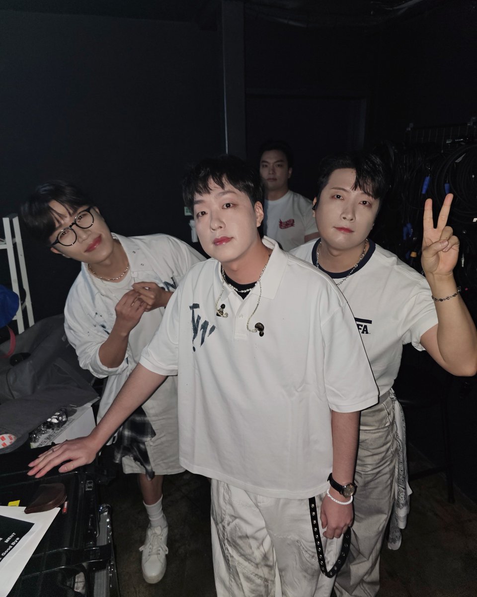 7개의 도시, 8회의 공연
𝗕𝗨𝗖𝗞𝗘𝗧𝗟𝗜𝗦𝗧 - 𝗘𝗡𝗖𝗢𝗥𝗘까지 마무리 되었습니다. 

뜨겁던 여름의 시작부터 끝까지,
함성과 떼창으로 소란과 함께 해주셔서 감사합니다 소라너💜

#소란 #SORAN
#고영배 #서면호 #이태욱
#소란전국클럽투어 #소란여름클럽투어 #BUCKETLIST