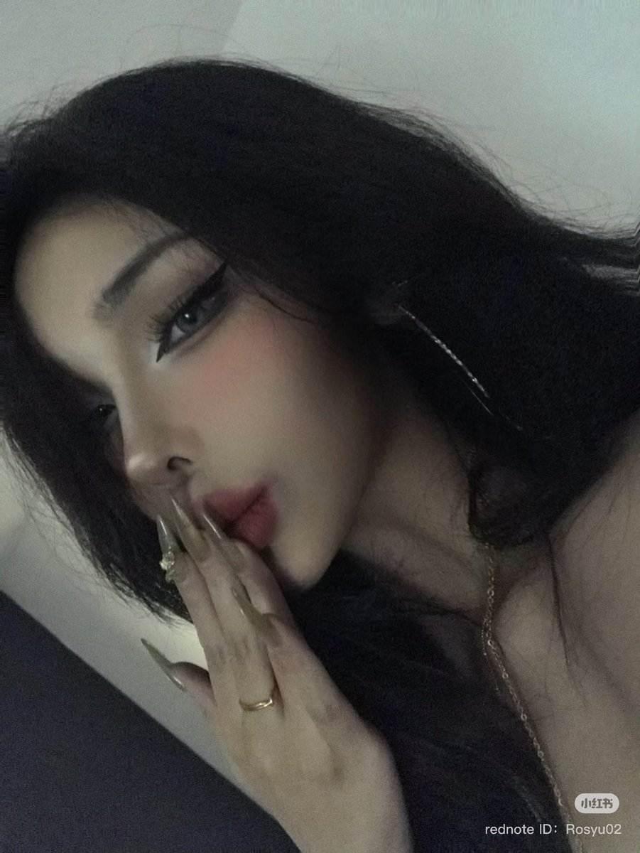 每个人给你妖妈推荐一个你最喜欢的丝袜/内衣款式，可以带图来🖤，中意的穿给你看哦～么么❤️