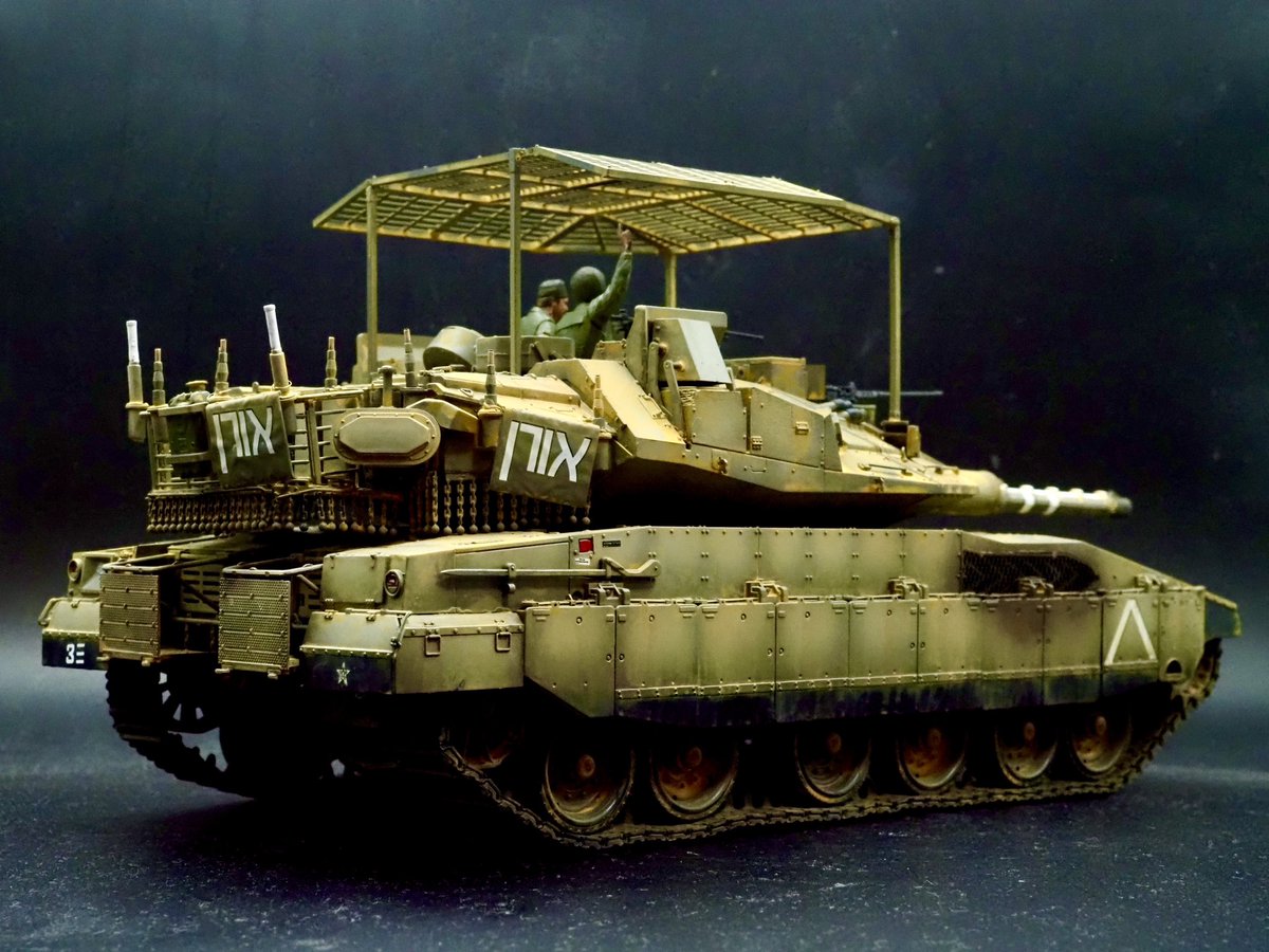 FuwakuT's tweet image. 半年、組んだまま放置していたメルカバMk.4Mを完成させました。
鳥カゴ付きで、イマっぽさ満開！
今回は砂漠の砂嵐感を強めに。
にしても、メルカバは何個作ってもいいですね。

#プラモデル
#MERKAVA
#MENGMODEL
#新作