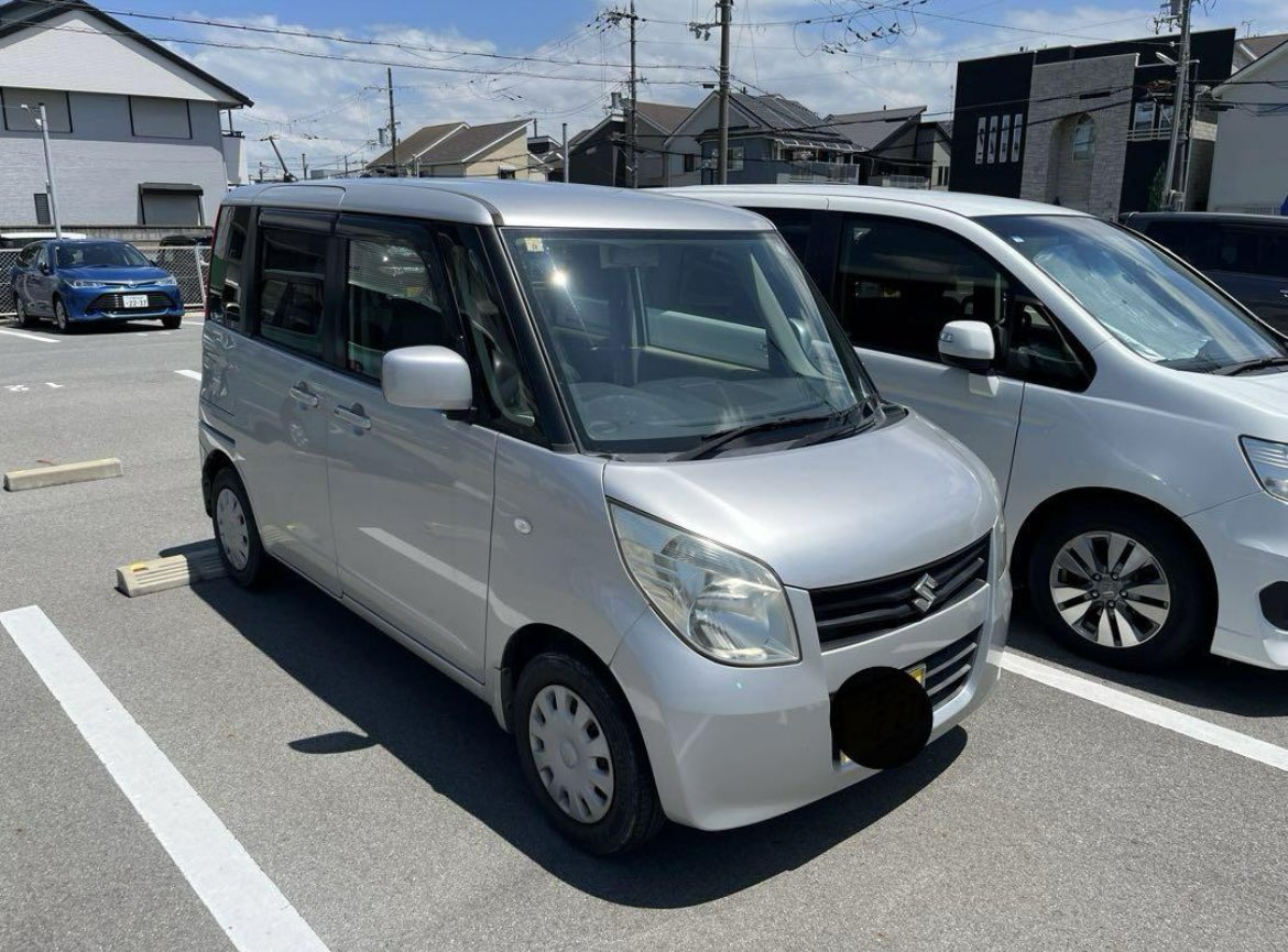 _kacchaaaan's tweet photo. 誰か10万ぐらいで買ってくれ〜〜

平成22年式126000km
走る曲がる止まる
車検来月まで
エアコン効かない
外周１周天井傷凹みあり
キーレス左側パワスラ

俺たち友達割り
走り屋割り
暴走族割り
各種有り https://t.co/xuDXou6WvS
