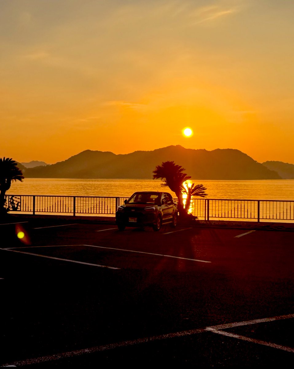 昨日、昨日と
キャンプ⛺️ツーリング🛵

山口県大島の陸奥野営場にて

暑い夜🌉だった

私の暑い夏は終わった🥵