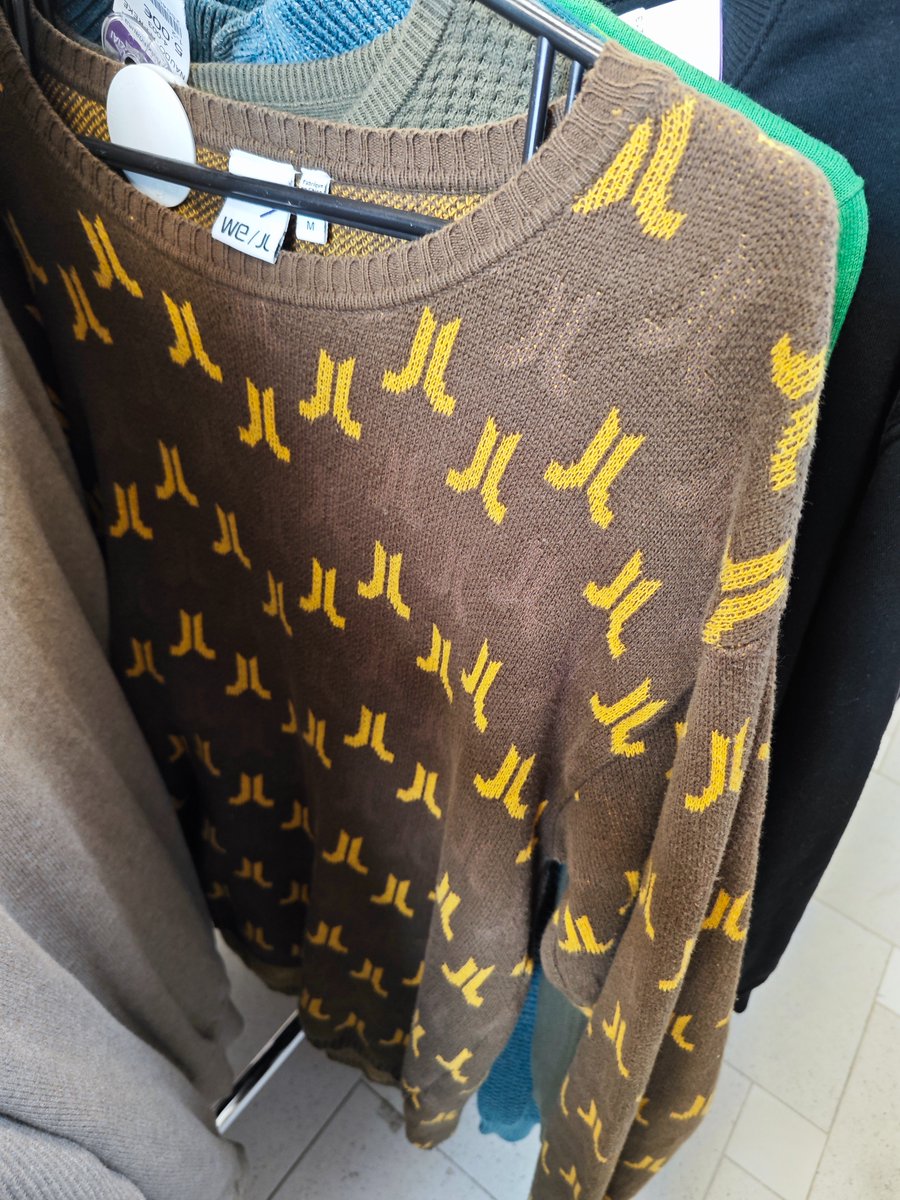 henrydegenstein's tweet photo. @jLcsgo_ you got merch? https://t.co/6K7vbhP8Wt