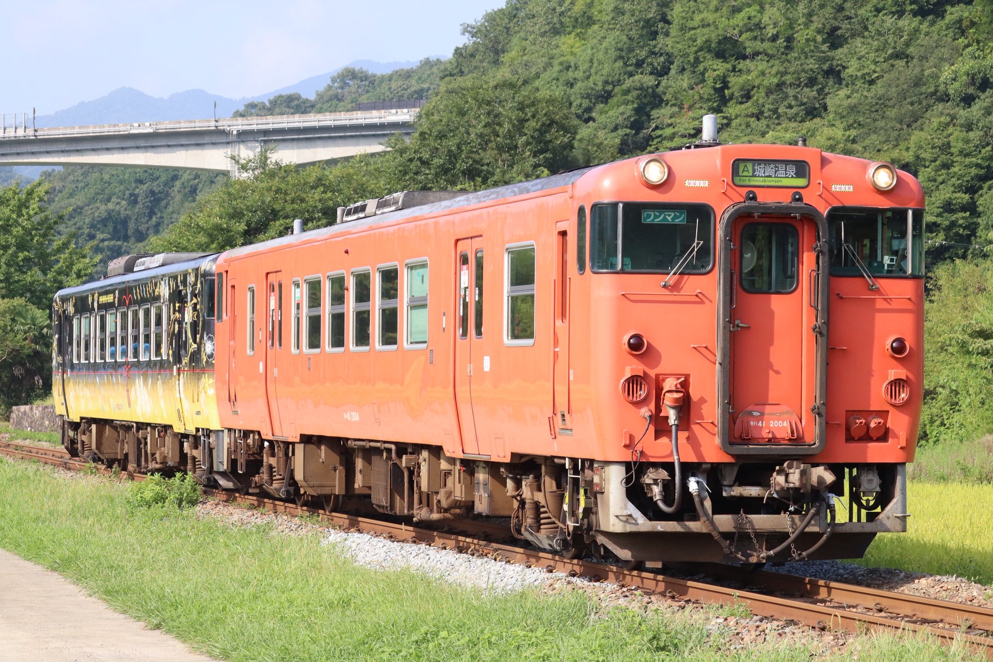 キハ40671 国鉄ディーゼルカー キハ26形(急行色・一段窓)(T) ｜製品情報